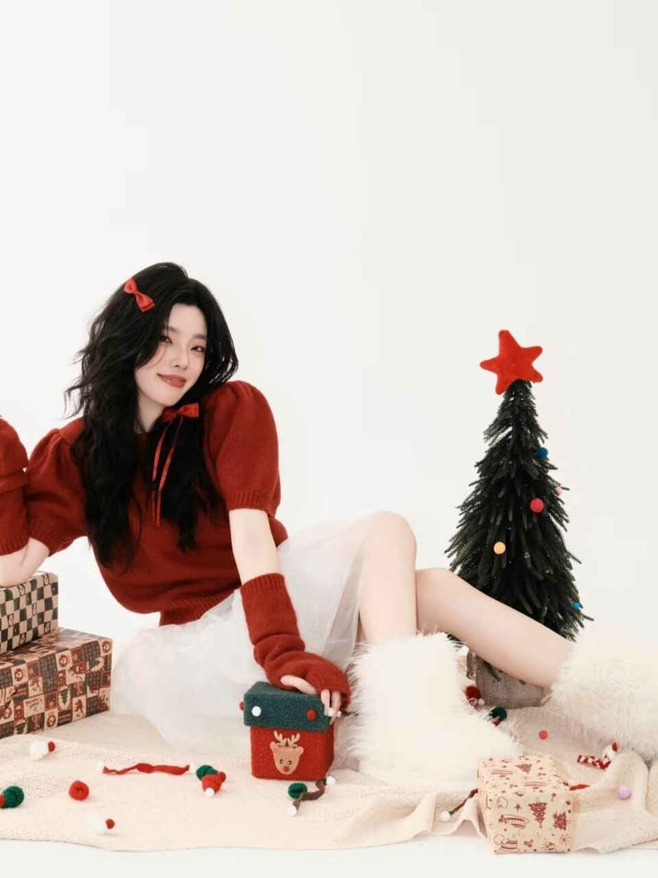Leuke rode kersttrui, fotokost - Ethnic Fashion Wear recensie en prijs